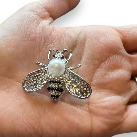 Honey Bee Black Enamel Pearl Glittery Crystal Wings Honeybee Brooch Pin NEW - Picture 3 of 4